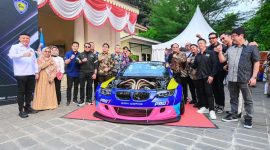 Keterangan foto:
Ketua Umum IMI Moreno Soeprapto, Menteri Ekonomi Kreatif Teuku Riefky Harsya, Founder NMAA Andre Mulyadi, serta jajaran builder dan mitra industri berfoto bersama usai pelepasan BMW Passato menuju SEMA Show 2026 di Museum Joang '45, Jakarta, Rabu (19/8/2026).