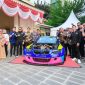 Keterangan foto:
Ketua Umum IMI Moreno Soeprapto, Menteri Ekonomi Kreatif Teuku Riefky Harsya, Founder NMAA Andre Mulyadi, serta jajaran builder dan mitra industri berfoto bersama usai pelepasan BMW Passato menuju SEMA Show 2026 di Museum Joang '45, Jakarta, Rabu (19/8/2026).