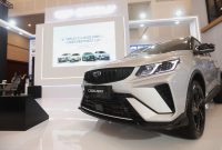 Geely Coolray tampil perdana di ajang GIIAS Surabaya 2026. Compact SUV bermesin 1.5L turbo ini menjadi model ICE pertama Geely di Indonesia dan ditawarkan dengan harga mulai Rp341 juta untuk pasar Surabaya.