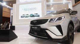 Geely Coolray tampil perdana di ajang GIIAS Surabaya 2026. Compact SUV bermesin 1.5L turbo ini menjadi model ICE pertama Geely di Indonesia dan ditawarkan dengan harga mulai Rp341 juta untuk pasar Surabaya.