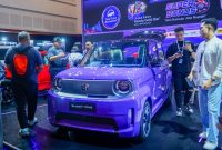 Honda Super One tampil di ajang pameran otomotif di Surabaya. Mobil listrik tersebut menjadi salah satu daya tarik pengunjung yang hadir untuk melihat langsung jajaran kendaraan Honda