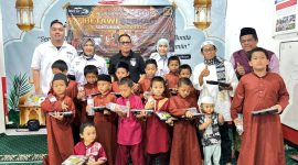 Pengurus dan member White Car Indonesia (WCI) Regional Betawi bersama anak-anak yatim dan dhuafa Mizan Amanah, Duren Sawit, Jakarta Timur, saat kegiatan berbagi dalam rangka Milad ke-12 WCI Regbet, Jumat (28/8/2026).