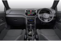 Interior Terios Special Edition mendapat penyegaran melalui aksen silver pada dashboard, ornamen black metallic, chrome inside door handle, serta dilengkapi rear camera untuk meningkatkan kenyamanan dan kemudahan saat berkendara.