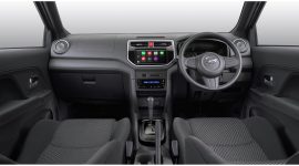 Interior Terios Special Edition mendapat penyegaran melalui aksen silver pada dashboard, ornamen black metallic, chrome inside door handle, serta dilengkapi rear camera untuk meningkatkan kenyamanan dan kemudahan saat berkendara.
