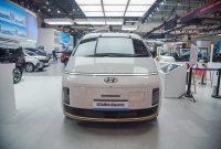 Hyundai memperkenalkan the New STARIA Electric di GIIAS 2026, menghadirkan MPV premium bertenaga listrik dengan jarak tempuh hingga 544 km dalam sekali pengisian daya berdasarkan pengujian NEDC.
