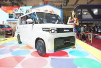 Daihatsu menampilkan empat kendaraan Kei Car bertema Small But Capable di ajang GIIAS 2026 di ICE BSD City, Tangerang. Deretan mobil konsep dan kendaraan listrik tersebut menjadi bagian dari inovasi Daihatsu dalam menghadirkan solusi mobilitas masa depan yang praktis, efisien, dan ramah lingkungan.