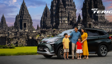 Daihatsu New Terios tampil dengan latar Candi Prambanan, Yogyakarta. Hingga Juli 2026, Terios mencatat penjualan kumulatif 8.512 unit dan menjadi salah satu kontributor utama penjualan Daihatsu di pasar otomotif nasional.