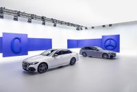Mercedes-Benz C-Class Makin Pintar, Bawa AI, MB.OS hingga Plug-in Hybrid.