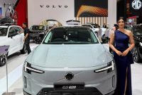 Volvo Car Indonesia menampilkan Volvo EX90 dan Volvo ES90 di GIIAS 2026 sebagai dua kendaraan listrik premium yang mengusung desain Skandinavia, teknologi modern, dan standar keselamatan khas Volvo.