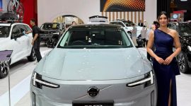 Volvo Car Indonesia menampilkan Volvo EX90 dan Volvo ES90 di GIIAS 2026 sebagai dua kendaraan listrik premium yang mengusung desain Skandinavia, teknologi modern, dan standar keselamatan khas Volvo.