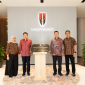 Kiri-Kanan : Meinisa, CEO Hongqi House Indonesia - Andrew Nasuri, Director of Indomobil Group - Zhou Xiantao (周显涛), Deputy General Manager of China FAW Group Import & Export - Santiko Wardoyo, President Director.