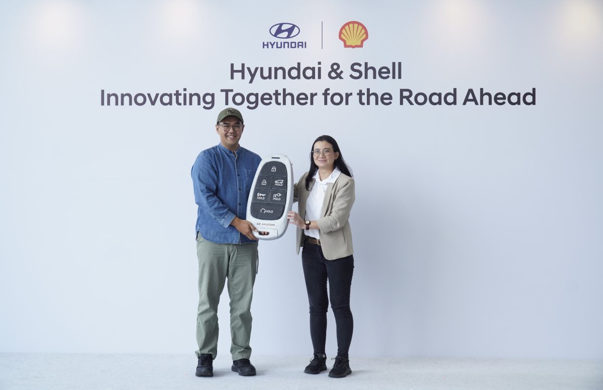 Penyerahan Hadiah Kepada Pemenang Berupa Subscription IONIQ 6 dari Layanan Hyundai Subscribe.