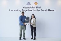 Penyerahan Hadiah Kepada Pemenang Berupa Subscription IONIQ 6 dari Layanan Hyundai Subscribe.