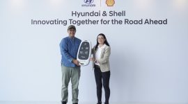 Penyerahan Hadiah Kepada Pemenang Berupa Subscription IONIQ 6 dari Layanan Hyundai Subscribe.