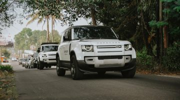 Peserta Defender Experience 2026 menjajal kemampuan off-road Defender di kawasan Kaliurang, Yogyakarta, dalam perjalanan sejauh 1.864 km dari Jakarta hingga Pasuruan, Jawa Timur.