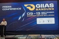 Sekretaris Umum GAIKINDO Kukuh Kumara menyampaikan perkembangan industri otomotif Jawa Barat dan potensi GIIAS The Series Bandung 2026 dalam kegiatan di Ballroom Hotel Oekawood, Kota Bandung, Rabu (2/9/2026).