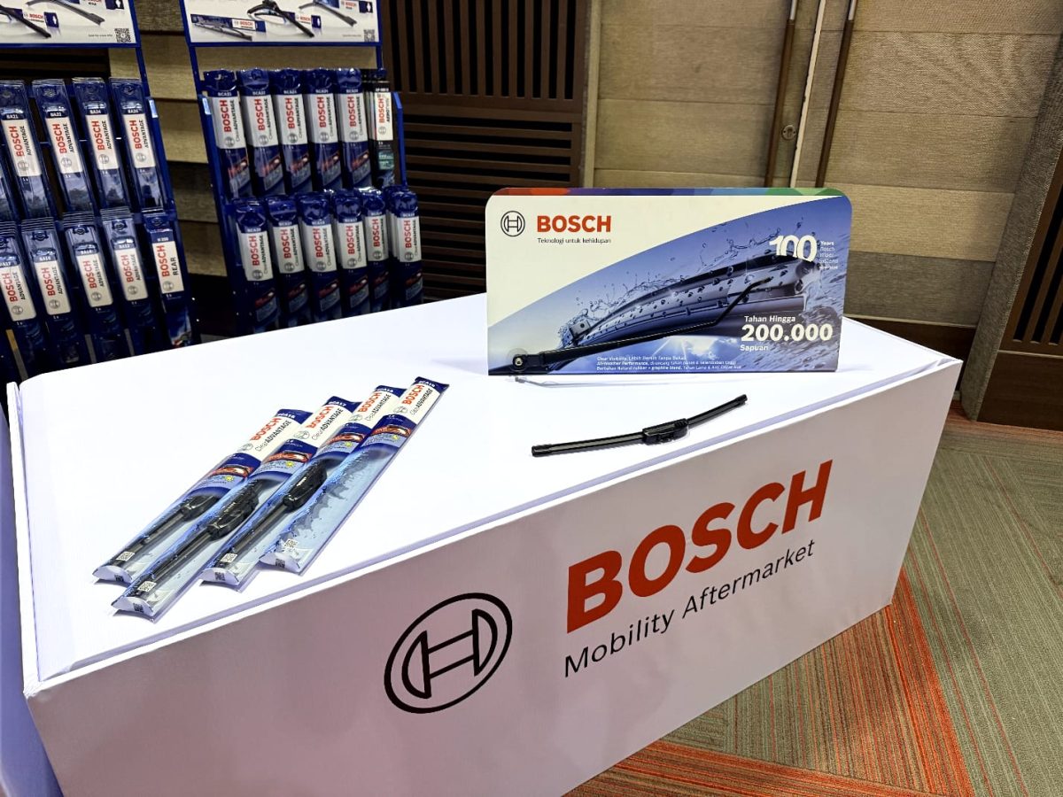 Produk wiper Bosch Mobility Aftermarket dipamerkan dalam kegiatan peringatan 100 tahun teknologi wiper Bosch di Jakarta, Kamis (3/9/2026).