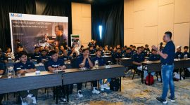 Peserta mengikuti sesi pelatihan dalam Mobil Mechanic Expert Certification di Jakarta. Program ini membekali mekanik dengan pengetahuan teknologi otomotif, produk pelumas, dan layanan pelanggan.