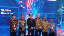 Wakil Menteri Perindustrian RI Faisol Riza bersama perwakilan Messe Frankfurt dan GIAMM saat membuka Automechanika Jakarta 2026 di Nusantara International Convention Exhibition (NICE), PIK 2, Tangerang, Kamis (24/9/2026).