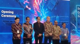Wakil Menteri Perindustrian RI Faisol Riza bersama perwakilan Messe Frankfurt dan GIAMM saat membuka Automechanika Jakarta 2026 di Nusantara International Convention Exhibition (NICE), PIK 2, Tangerang, Kamis (24/9/2026).