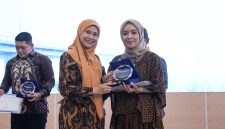 Penyerahan penghargaan Vendor Award dalam kegiatan Vendor Gathering & Award 2026 PT Jasamarga Tollroad Operator (JMTO) di Gedung Serba Guna 1, Asrama Haji Pondok Gede, Jakarta Timur, Kamis (24/9/2026). Penghargaan diberikan sebagai bentuk apresiasi kepada mitra penyedia barang dan jasa atas kinerja selama periode 2025.