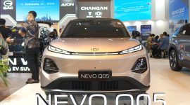 Tampilan depan Changan Nevo Q05 yang dipamerkan dalam ajang GIIAS Bandung 2026.