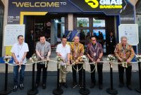 Pembukaan GIIAS Bandung 2026 ditandai dengan prosesi pengguntingan pita di Sudirman Grand Ballroom, Bandung, Rabu (9/9/2026). Pameran otomotif ini berlangsung pada 9–13 September 2026 dan menghadirkan 19 merek kendaraan.