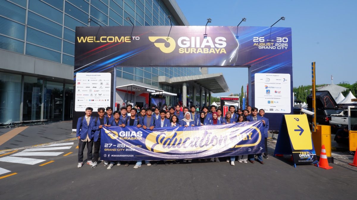 Ratusan pelajar mengikuti program Education Day di GIIAS Surabaya 2026 untuk mengenal lebih dekat teknologi dan perkembangan industri otomotif.