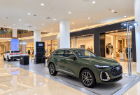 The New Audi Q5 SUV tampil dalam pameran Audi Privé di Senayan City, Jakarta, yang berlangsung pada 5–11 Oktober 2026. Pameran ini memberikan kesempatan bagi pengunjung untuk mengenal lebih dekat jajaran terbaru Audi Q5.