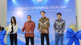Geely Auto Indonesia meresmikan Geely Dynamic Jogja di Jalan Magelang Km 9,5, Sleman, Daerah Istimewa Yogyakarta. Diler pertama Geely di Yogyakarta ini dilengkapi fasilitas 3S (Sales, Service, Spare Parts) serta stasiun pengisian daya kendaraan elektrifikasi, sekaligus menandai diler ke-50 Geely di Indonesia.