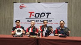 Sejumlah perwakilan dan mitra T-OPT menunjukkan produk suku cadang, termasuk komponen kopling, dalam kegiatan Customer Gathering di Grand Mercure Jakarta Kemayoran, Jakarta, Selasa (6/10/2026).