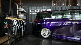 Toyota Alphard berwarna ungu dengan modifikasi bergaya VIP tampil di booth Coga Bodykit dalam ajang Indonesia Modification & Lifestyle Expo (IMX) 2026 di ICE BSD, Tangerang, Sabtu (10/10/2026).