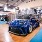 Tampilan depan BYD Atto 1 modifikasi milik Ridwan Hanif dengan wide body kit, pelek aftermarket, dan wrapping biru dipamerkan di booth Fanchi dalam IMX 2026 di ICE BSD, Tangerang, Sabtu (10/10/2026).