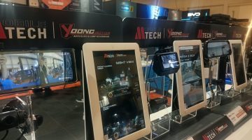 Deretan produk dashcam berbasis AI hasil kolaborasi Yoong Motor dan Mobile Tech dipamerkan dalam ajang IMX 2026 di ICE BSD, Tangerang, Sabtu (10/10/2026).
Keterangan Foto 2: Stan Yoong Motor menampilkan.