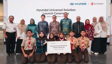Hyundai Motor Company resmi meluncurkan program Hyundai Universal Solution di Hyundai Motorstudio Senayan Park, Jakarta, 21 Oktober 2026. Program ini menargetkan 1.300 siswa dan 130 guru dari 13 SMP melalui pembelajaran STEM berbasis teknologi kendaraan listrik. (Dok. Hyundai Motor Company)