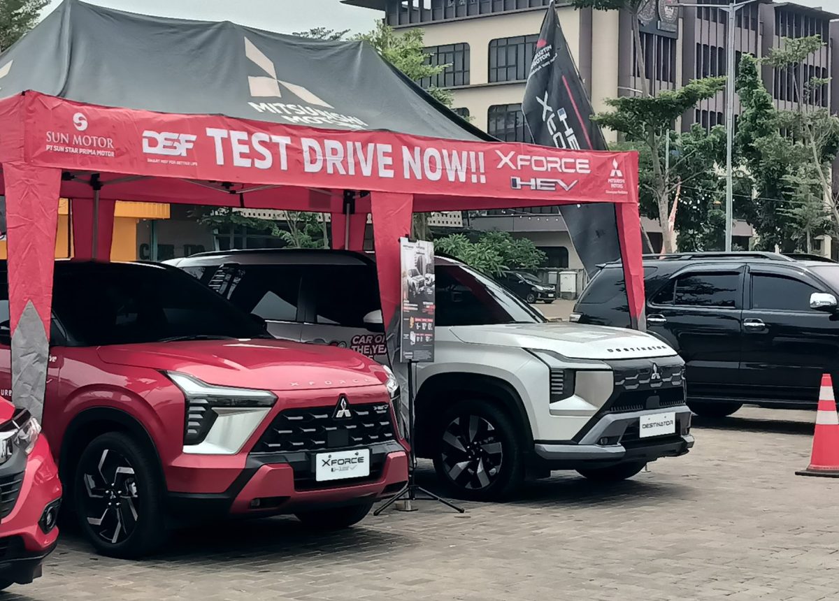 Sejumlah unit Mitsubishi Xforce HEV dan Destinator disiapkan untuk memberikan kesempatan kepada masyarakat mencoba langsung SUV Mitsubishi sekaligus mengenal jajaran produknya.