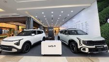 Kia Sales Indonesia menghadirkan Kia Experience Zone di Ambarrukmo Plaza, Yogyakarta, dengan menampilkan The all-new Carens dan The all-new Seltos. Pengunjung dapat melihat langsung desain dan fitur kendaraan serta berkonsultasi dengan tim Kia mengenai pilihan model dan program promosi selama Oktober 2026.