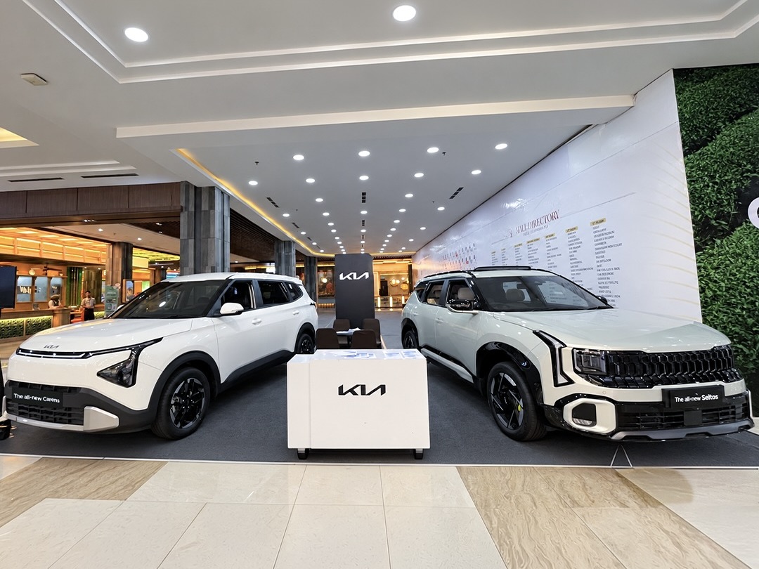 Kia Sales Indonesia menghadirkan Kia Experience Zone di Ambarrukmo Plaza, Yogyakarta, dengan menampilkan The all-new Carens dan The all-new Seltos. Pengunjung dapat melihat langsung desain dan fitur kendaraan serta berkonsultasi dengan tim Kia mengenai pilihan model dan program promosi selama Oktober 2026.