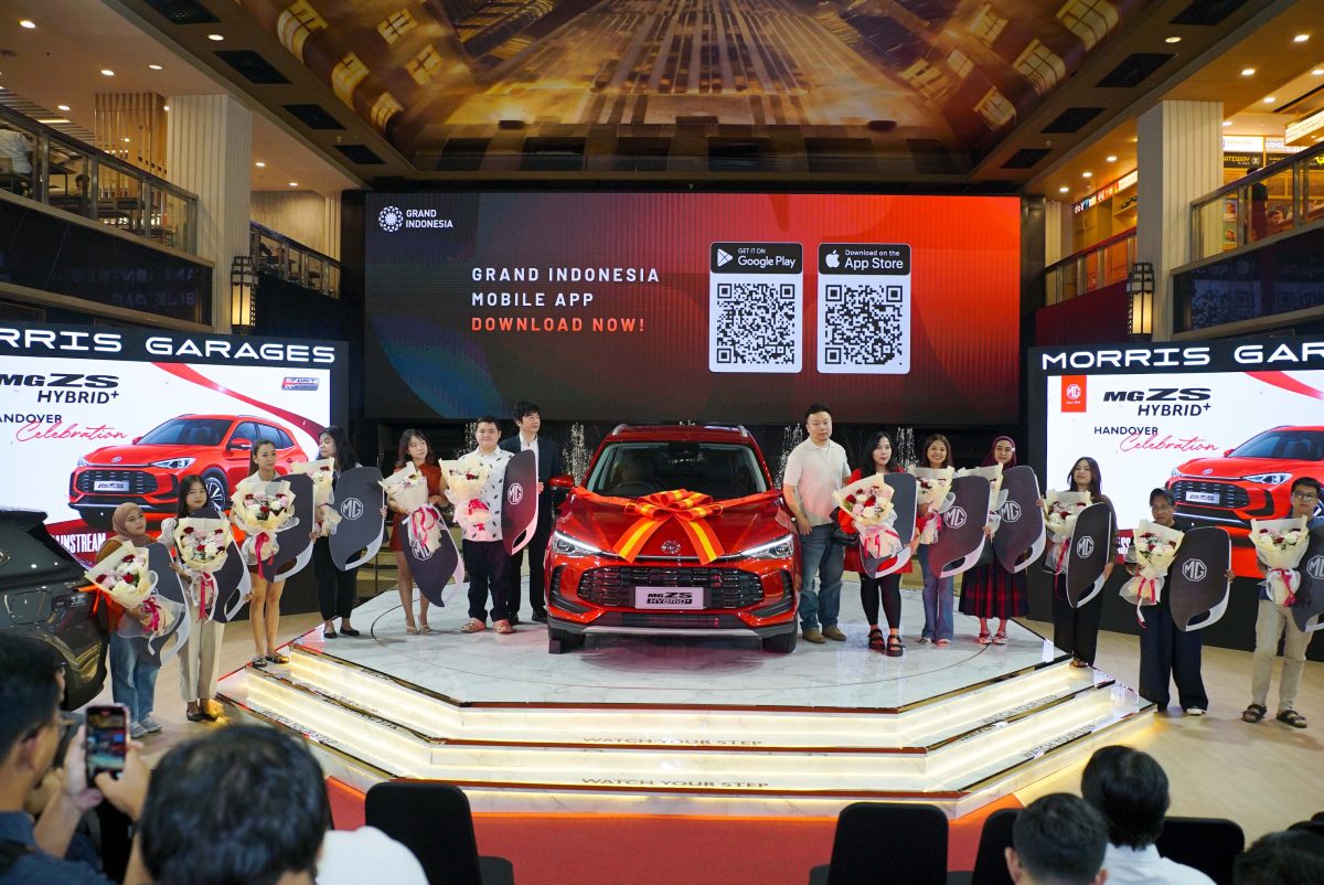 MG Motor Indonesia menyerahkan secara simbolis 100 unit MG ZS Hybrid+ kepada konsumen pertama dalam acara MG ZS Hybrid+ Handover Celebration di Jakarta, Sabtu (17/10/2026).