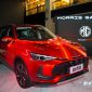 MG ZS Hybrid+ tampil dengan balutan warna merah dalam seremoni serah terima perdana kepada konsumen. SUV hybrid ini ditawarkan dengan harga mulai Rp299,9 juta OTR Jakarta.