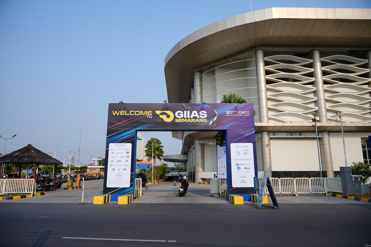Persiapan GIIAS Semarang 2026 di Muladi Dome UNDIP, Semarang, menjelang pembukaan pada 30 September 2026.